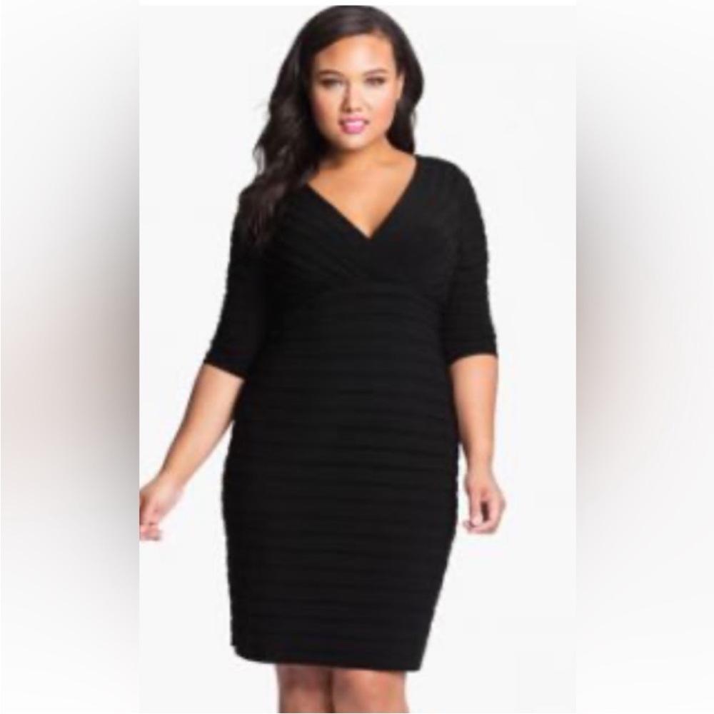 Adrianna Papell Black Bandage Tiered Short Sleeves Dress. Size: 18W D31